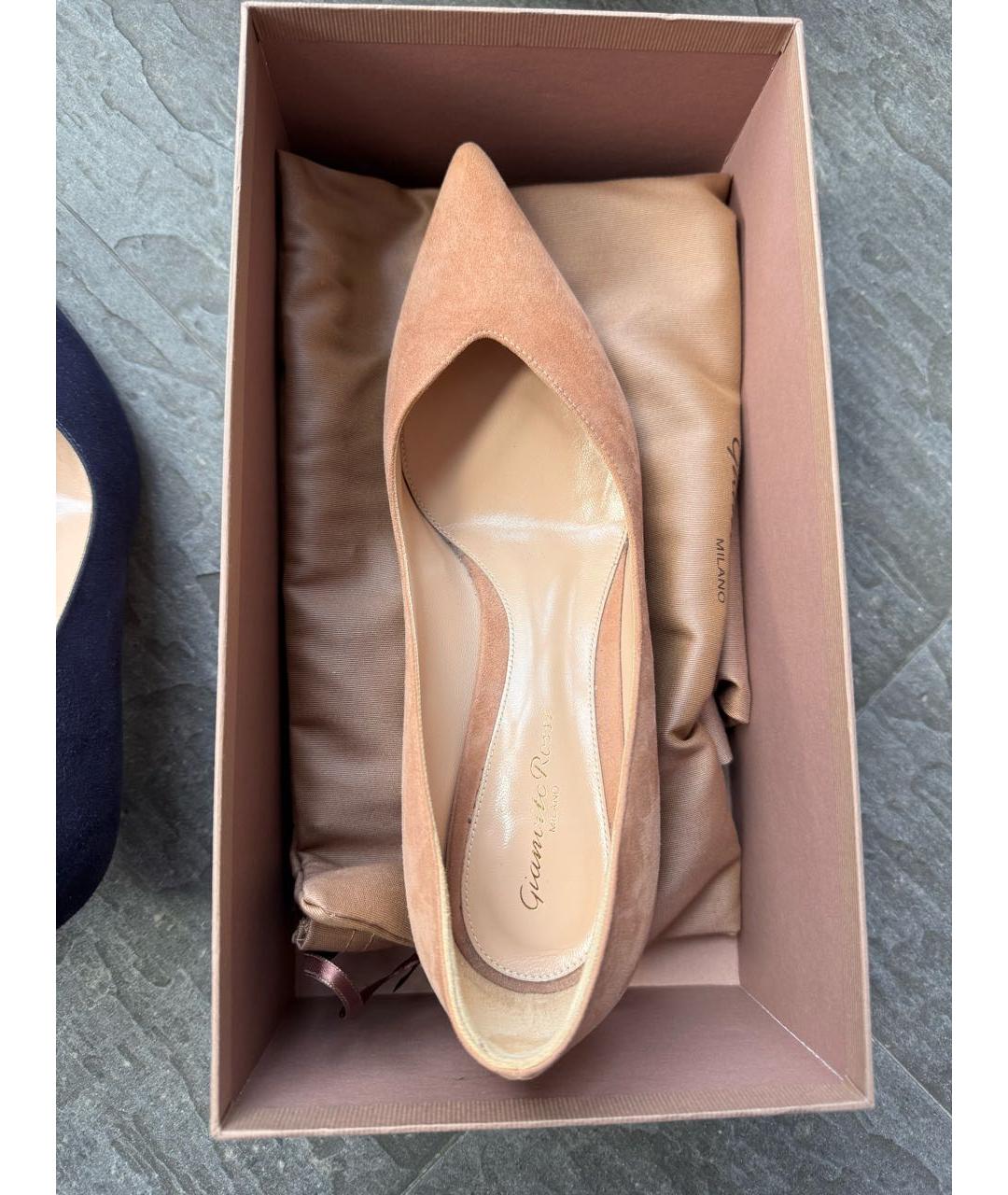 GIANVITO ROSSI Бежевые замшевые туфли, фото 3