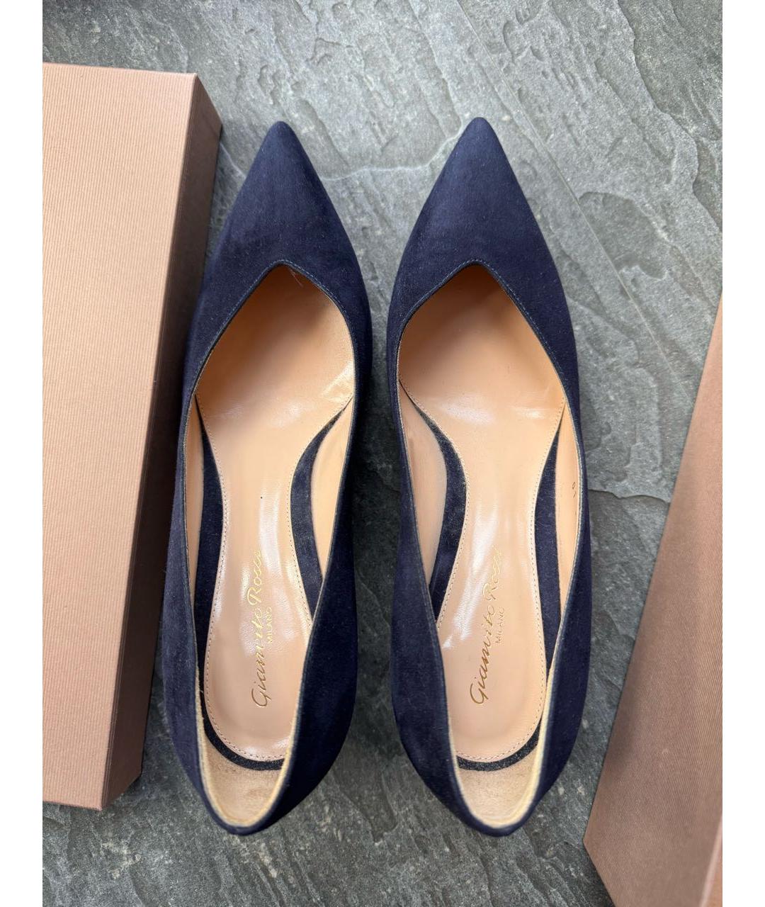 GIANVITO ROSSI Темно-синие замшевые туфли, фото 5