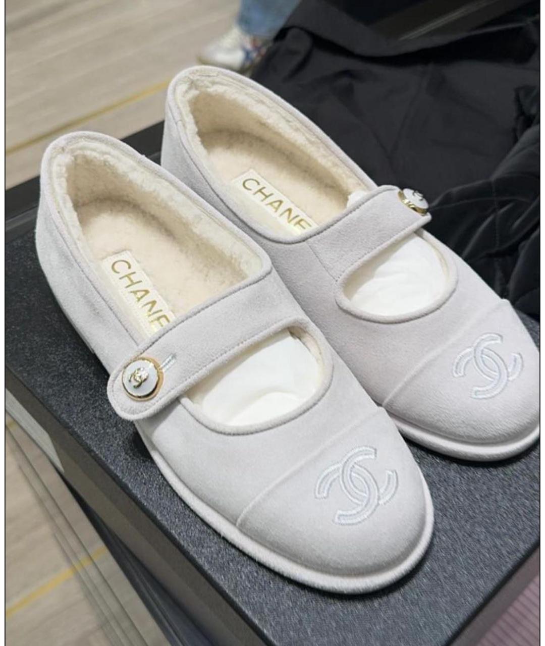 CHANEL Белые замшевые балетки, фото 2