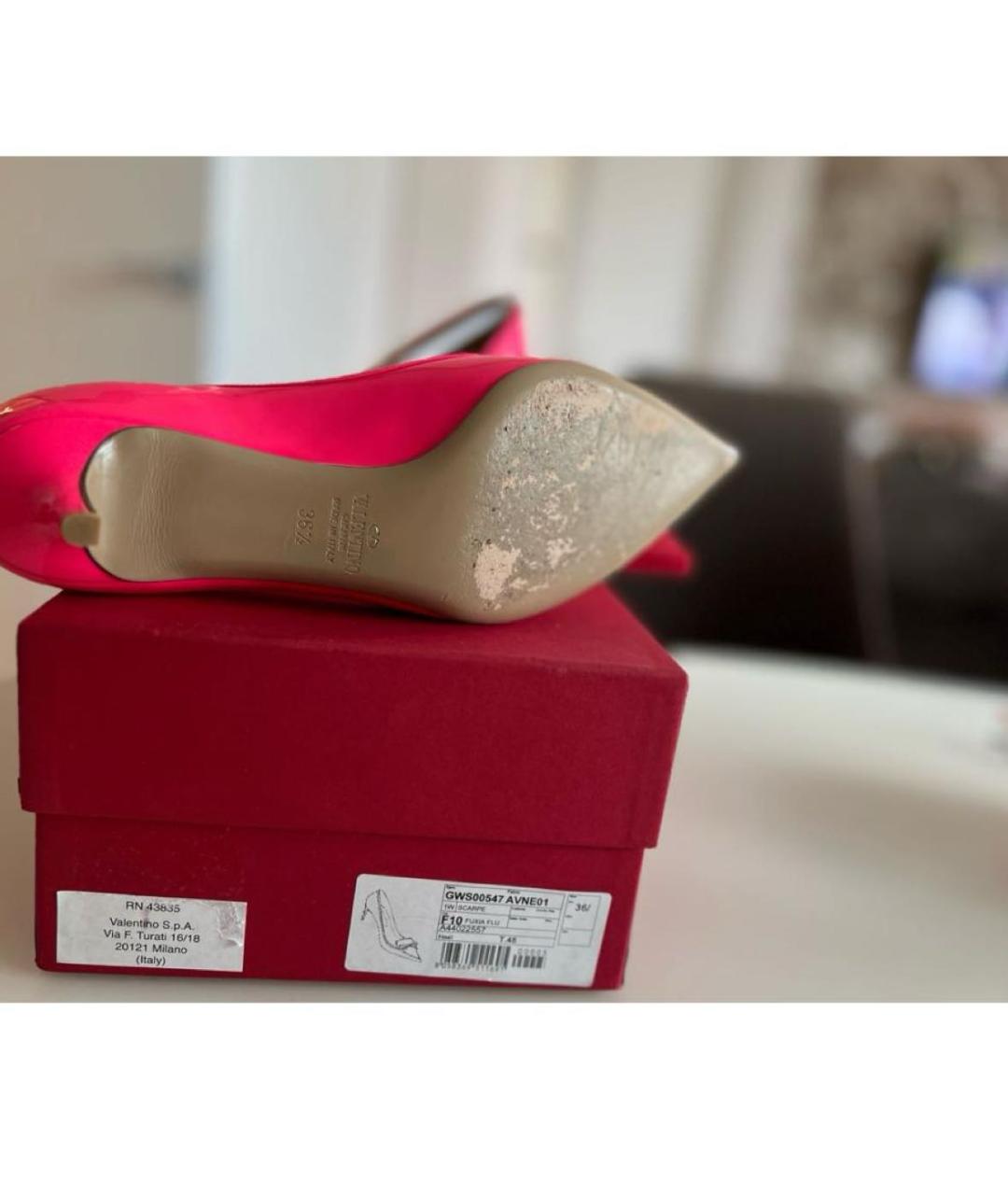 VALENTINO Розовые лодочки на низком каблуке из лакированной кожи, фото 5