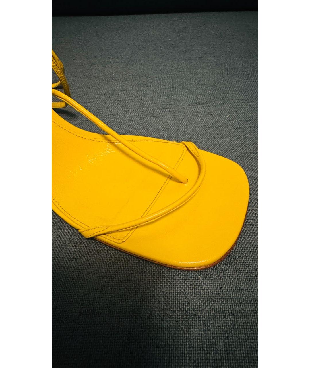 BOTTEGA VENETA Желтые кожаные босоножки, фото 5