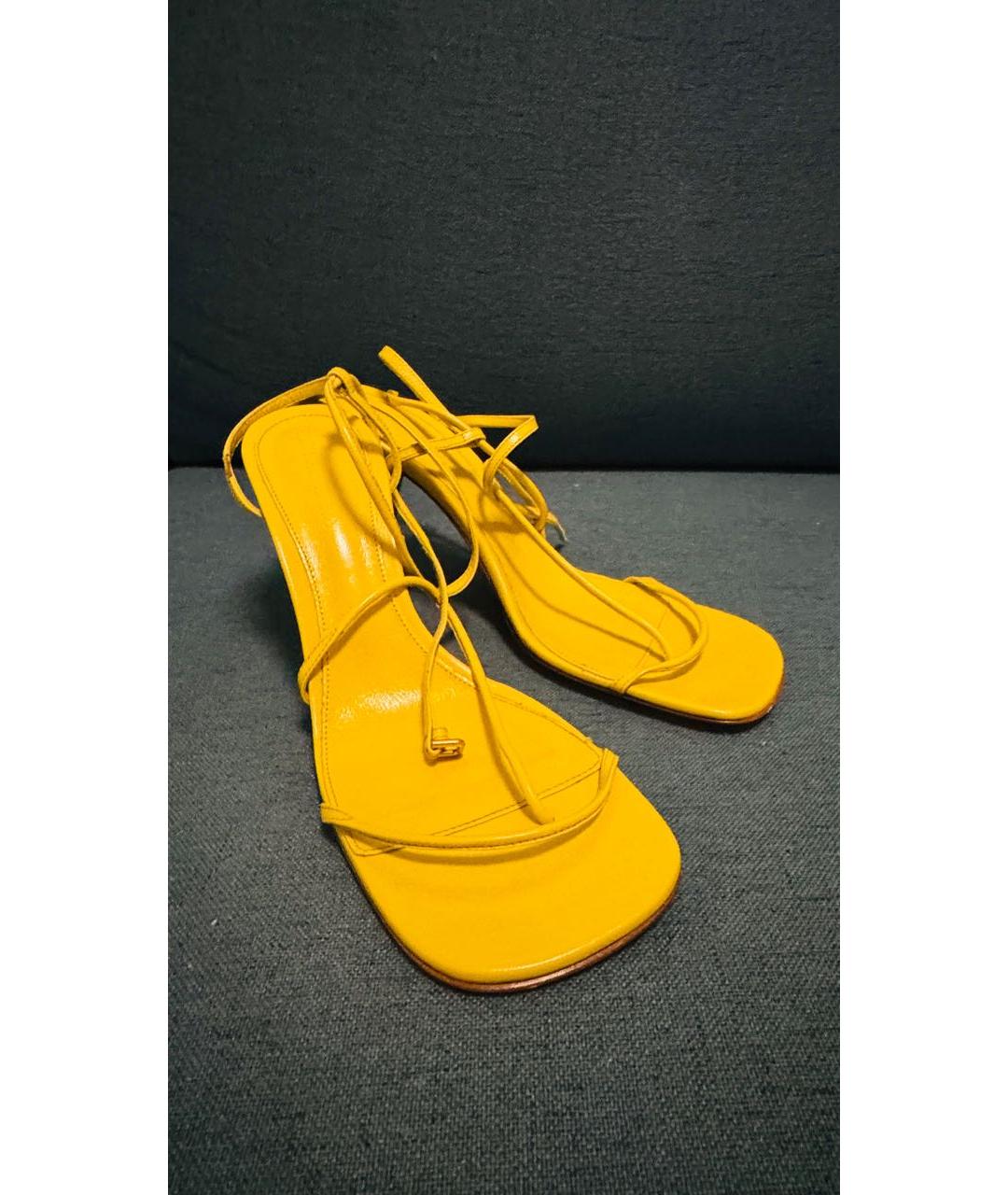 BOTTEGA VENETA Желтые кожаные босоножки, фото 9