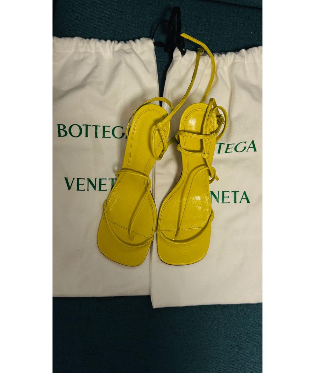 BOTTEGA VENETA Желтые кожаные босоножки, фото 2