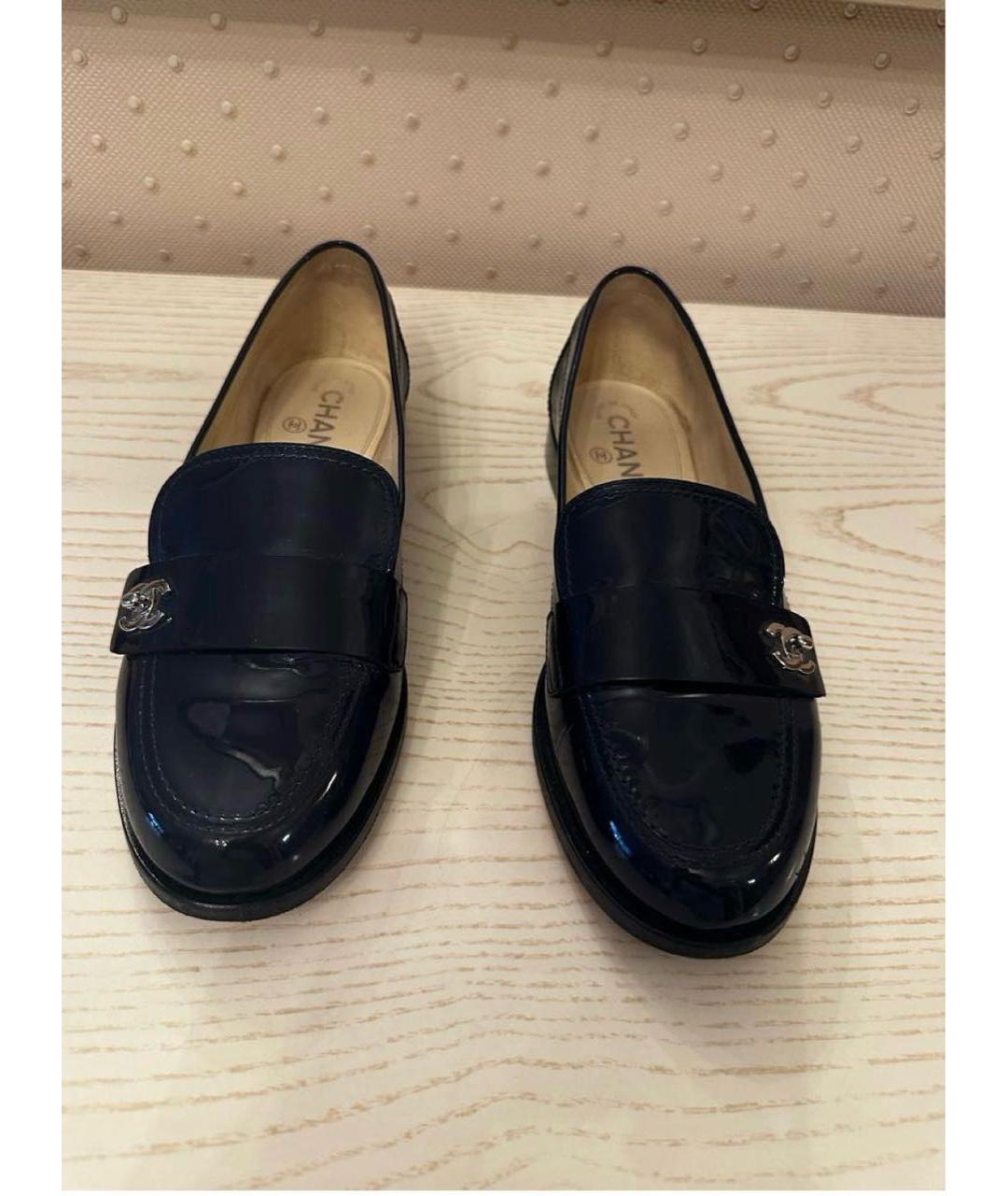 CHANEL Темно-синие лоферы из лакированной кожи, фото 2