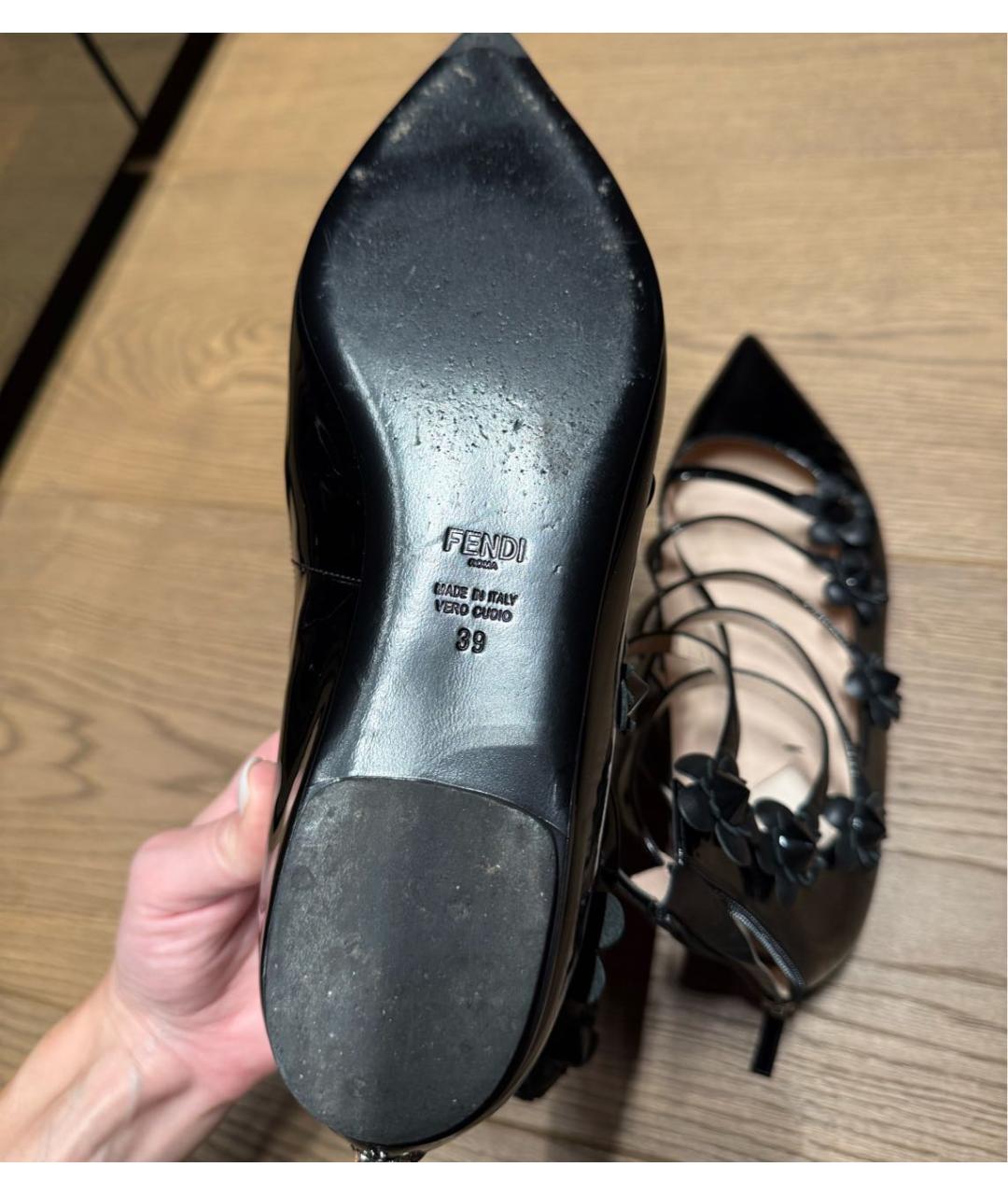 FENDI Черные лодочки на низком каблуке из лакированной кожи, фото 5