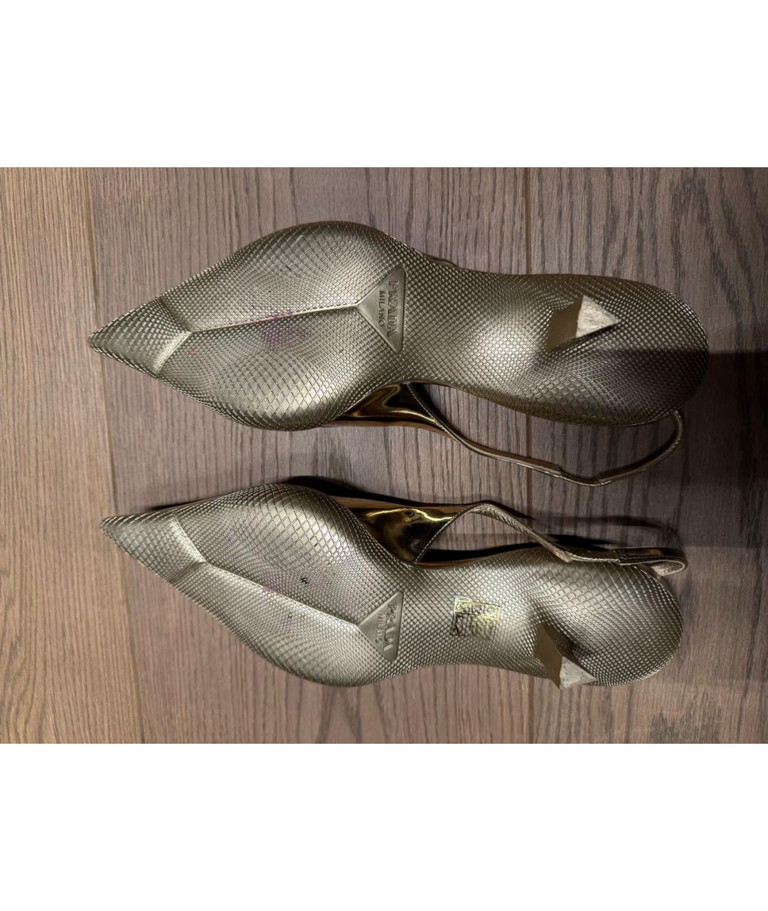 PRADA Золотые туфли из лакированной кожи, фото 4