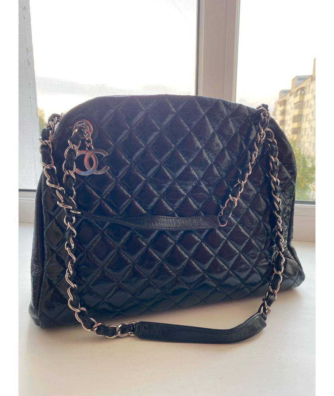 CHANEL Черная сумка тоут из лакированной кожи, фото 2