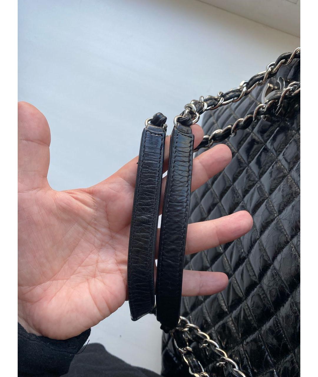 CHANEL Черная сумка тоут из лакированной кожи, фото 6