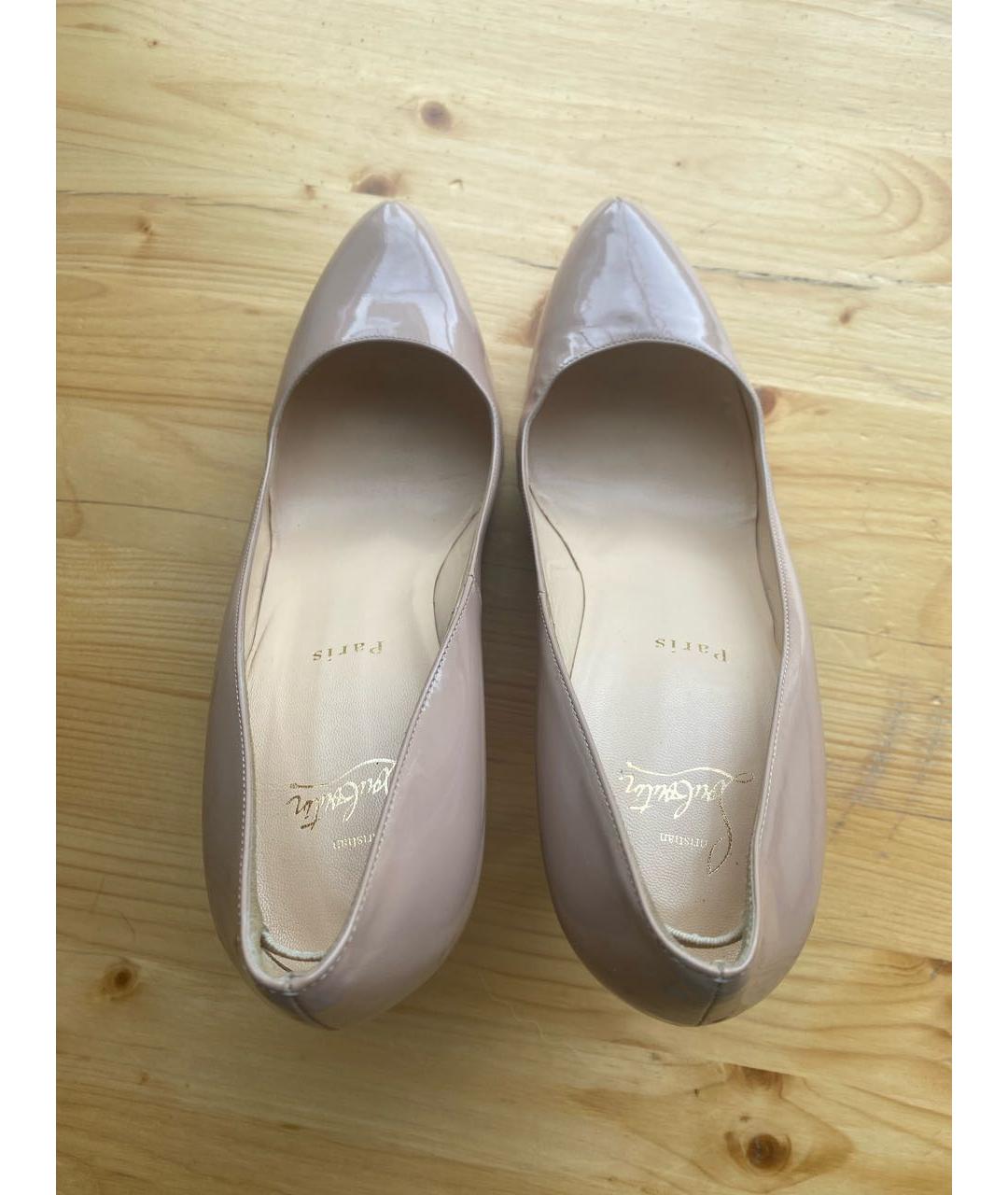 CHRISTIAN LOUBOUTIN Бежевые туфли из лакированной кожи, фото 3