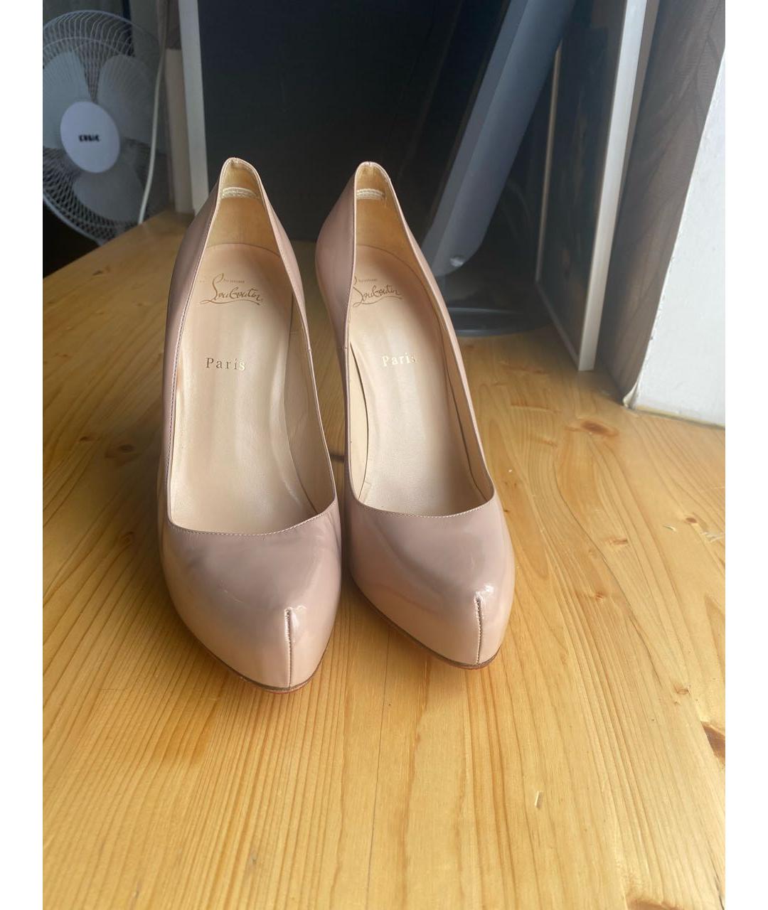 CHRISTIAN LOUBOUTIN Бежевые туфли из лакированной кожи, фото 2