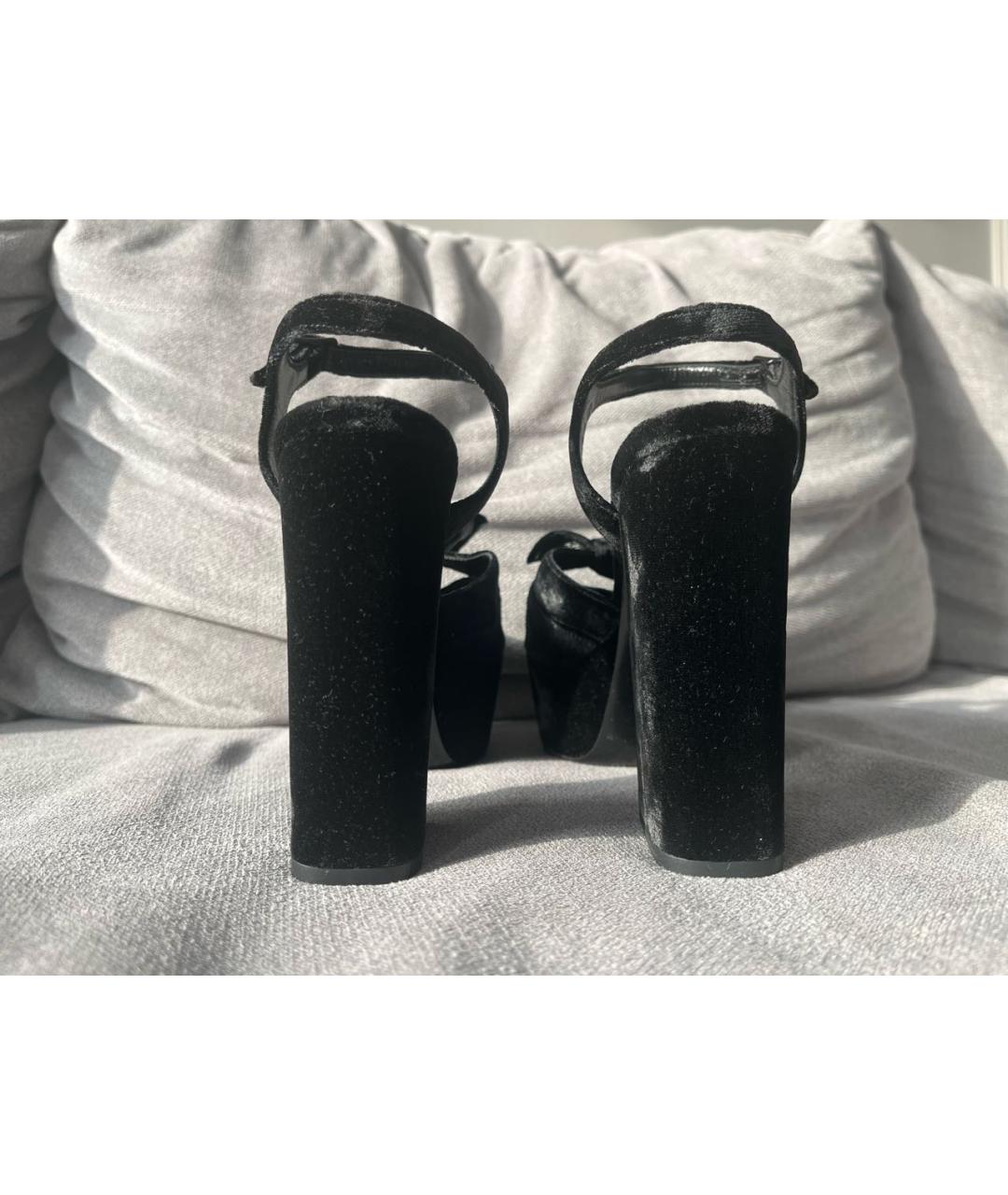 SAINT LAURENT Черные бархатные босоножки, фото 3