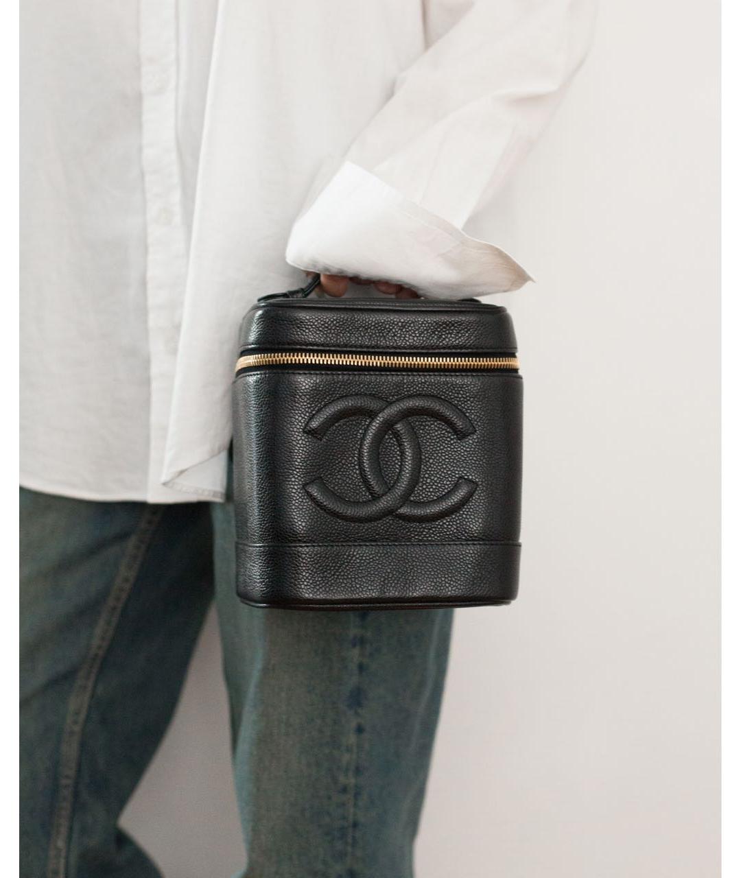 CHANEL Черная кожаная сумка с короткими ручками, фото 5