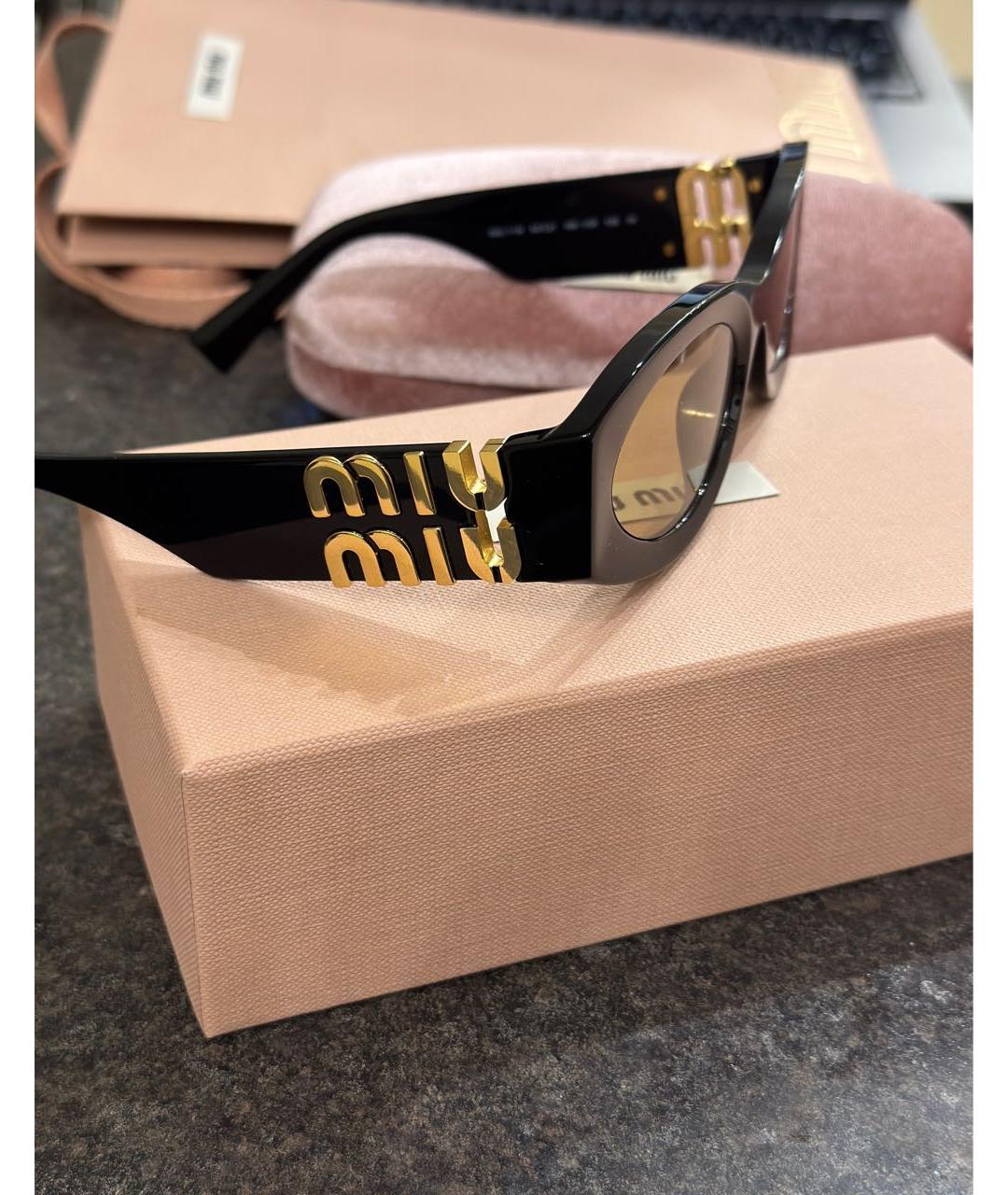 MIU MIU Черные пластиковые солнцезащитные очки, фото 3