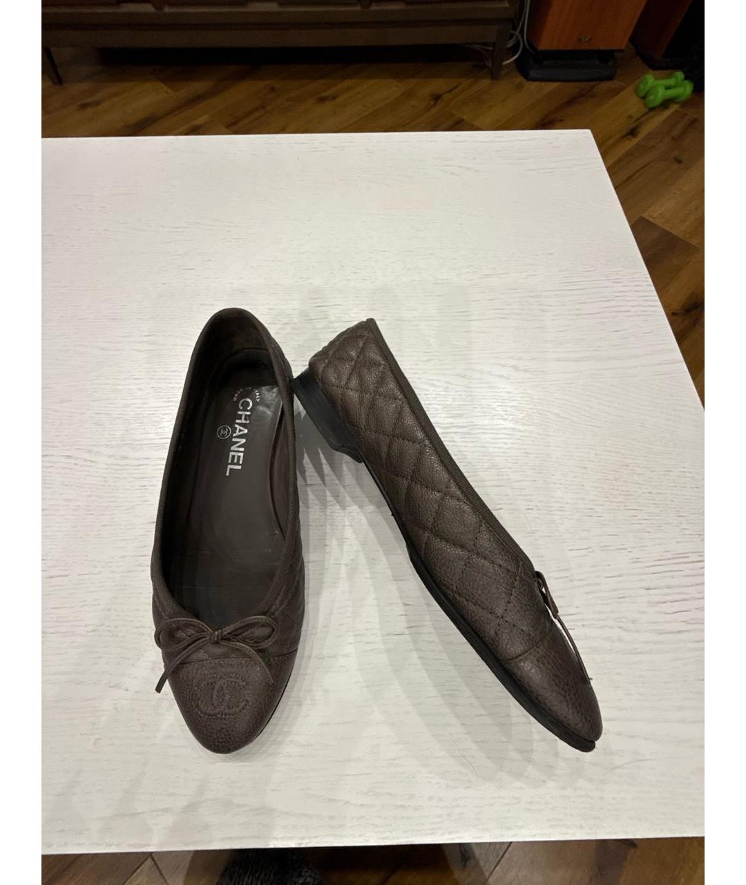 CHANEL Антрацитовые кожаные балетки, фото 6