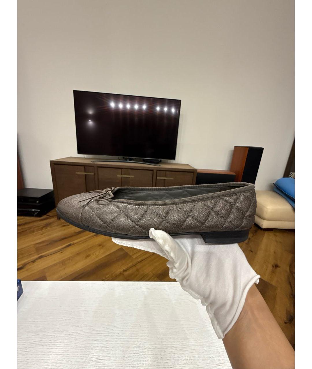 CHANEL Антрацитовые кожаные балетки, фото 5