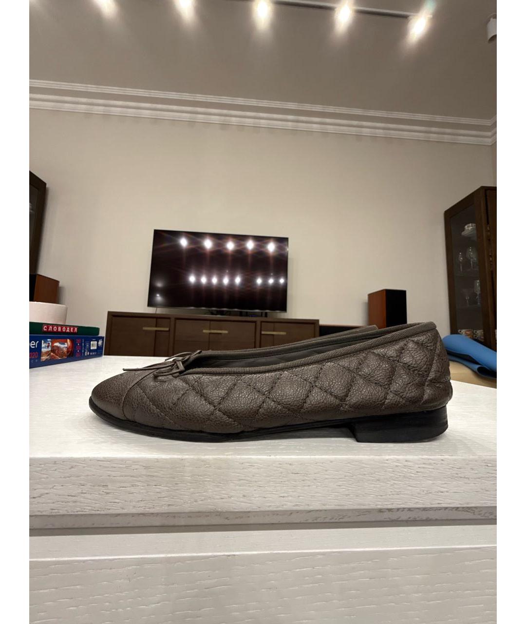 CHANEL Антрацитовые кожаные балетки, фото 8