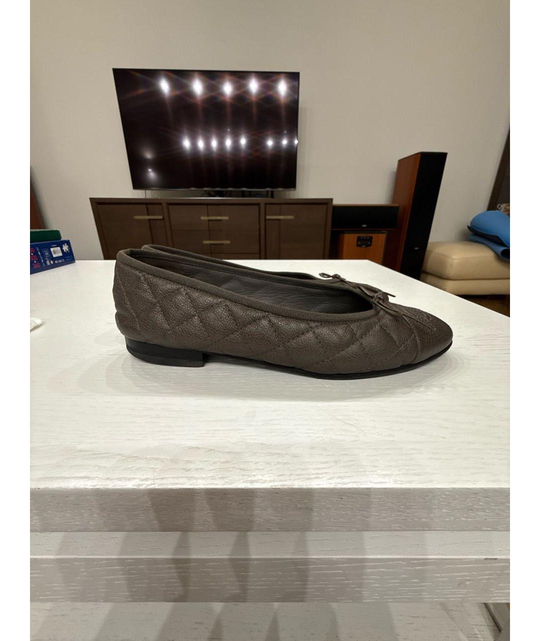 CHANEL Антрацитовые кожаные балетки, фото 9