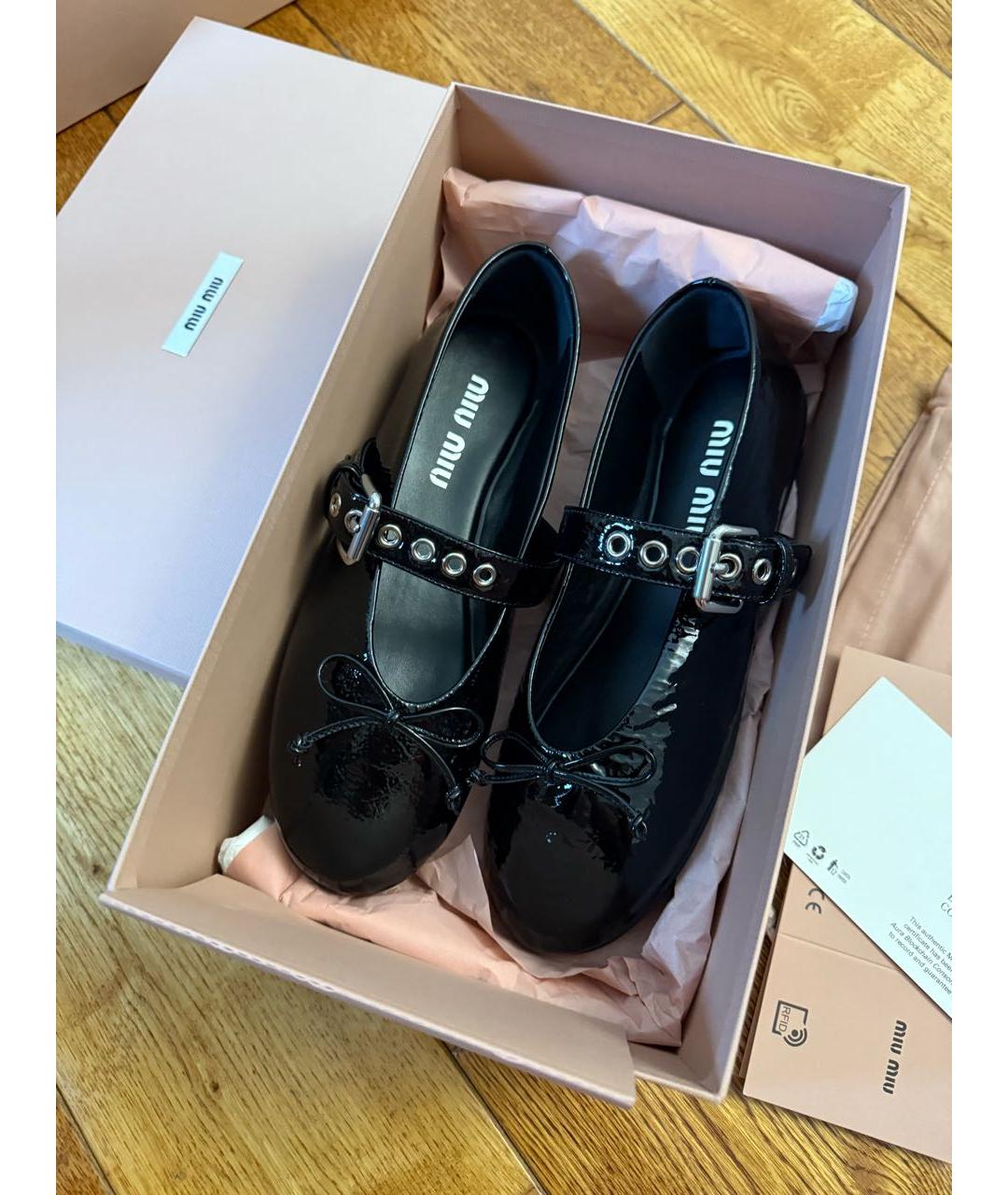 MIU MIU Черные балетки из лакированной кожи, фото 6