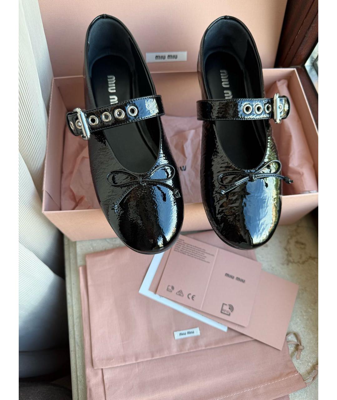 MIU MIU Черные балетки из лакированной кожи, фото 3