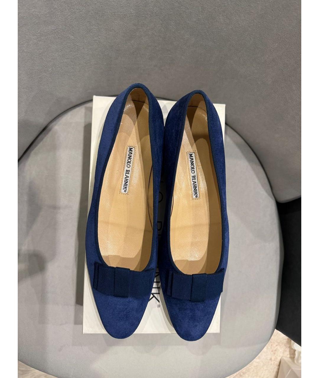 MANOLO BLAHNIK Темно-синие замшевые балетки, фото 3