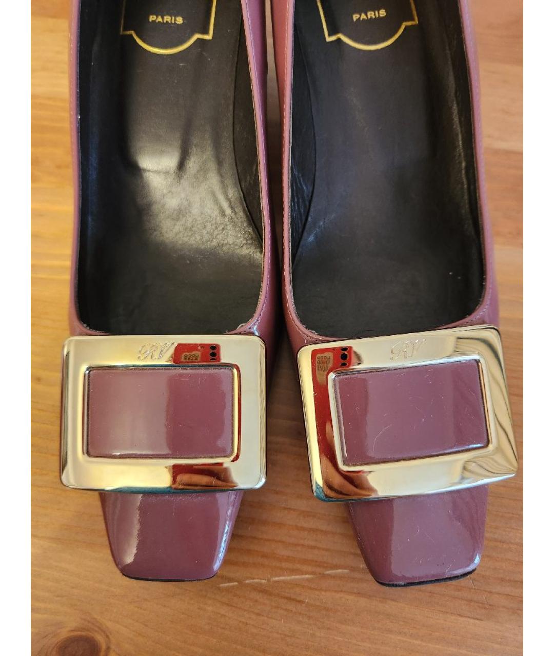 ROGER VIVIER Розовые лодочки на низком каблуке из лакированной кожи, фото 7