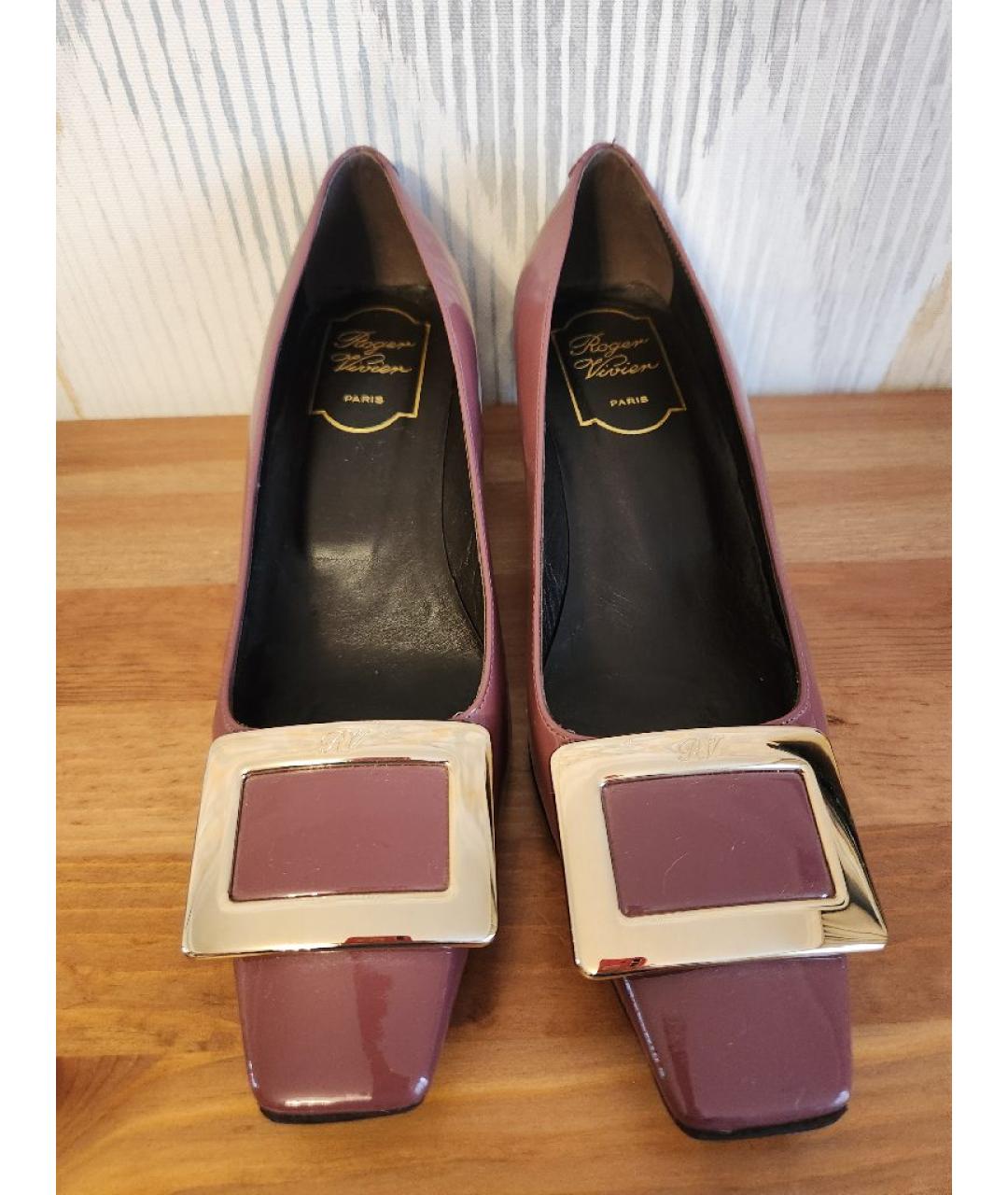 ROGER VIVIER Розовые лодочки на низком каблуке из лакированной кожи, фото 2