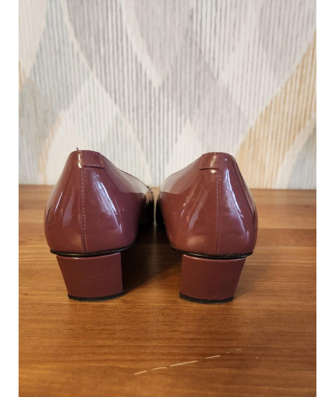 ROGER VIVIER Розовые лодочки на низком каблуке из лакированной кожи, фото 4