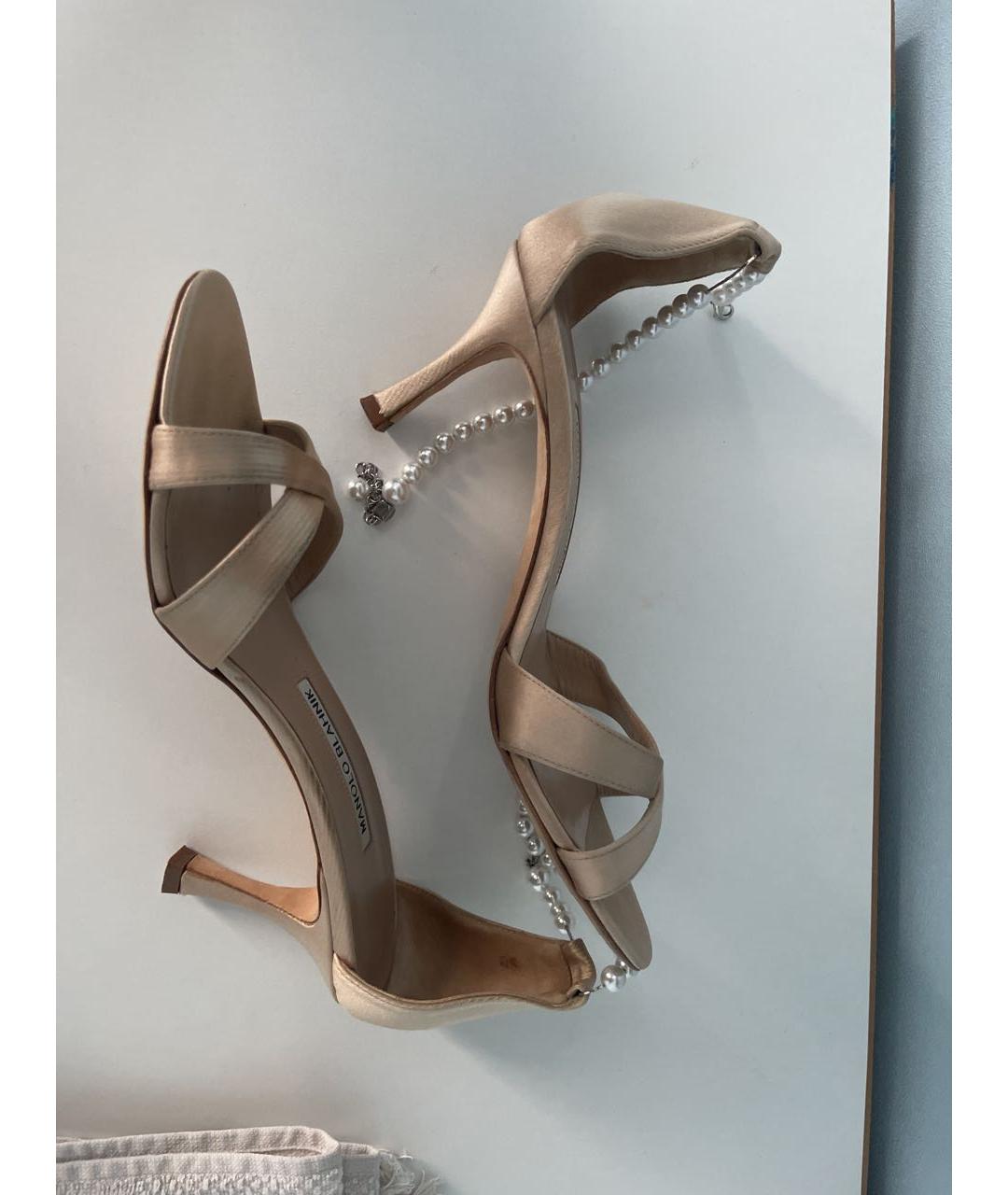 MANOLO BLAHNIK Бежевые текстильные босоножки, фото 5