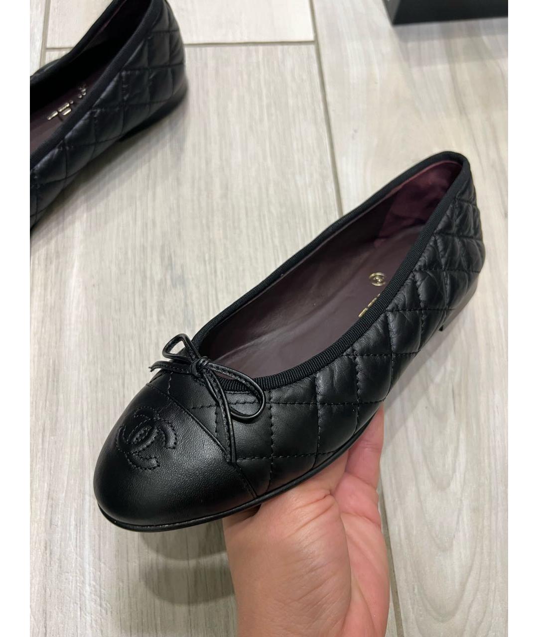 CHANEL Черные кожаные балетки, фото 2