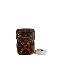 LOUIS VUITTON Поясная сумка