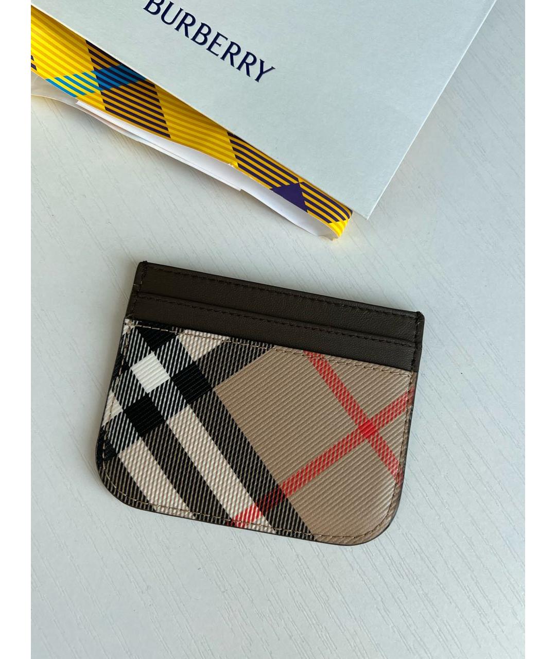 BURBERRY Бежевый кожаный кардхолдер, фото 6