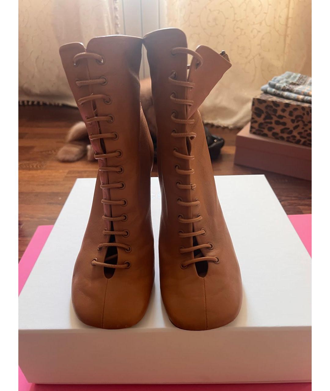 CELINE Горчичные кожаные ботильоны, фото 2