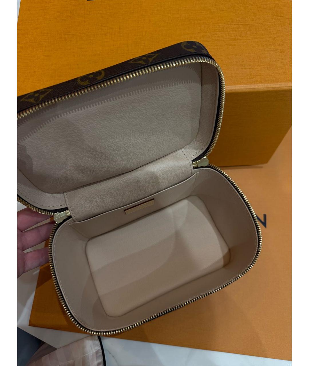 LOUIS VUITTON Коричневая косметичка, фото 4