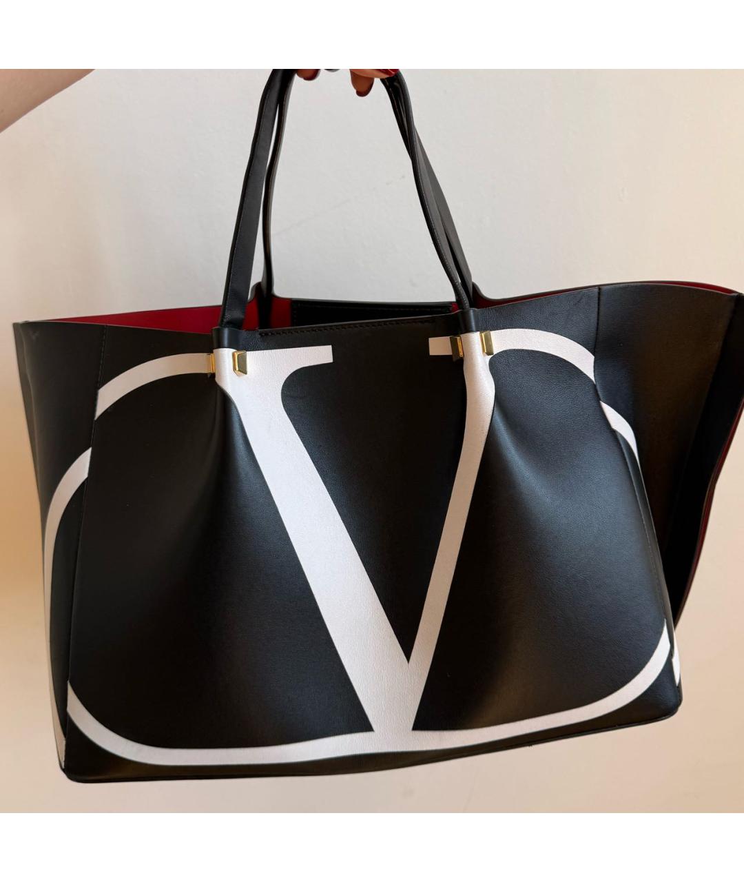 VALENTINO Черная кожаная сумка через плечо, фото 5