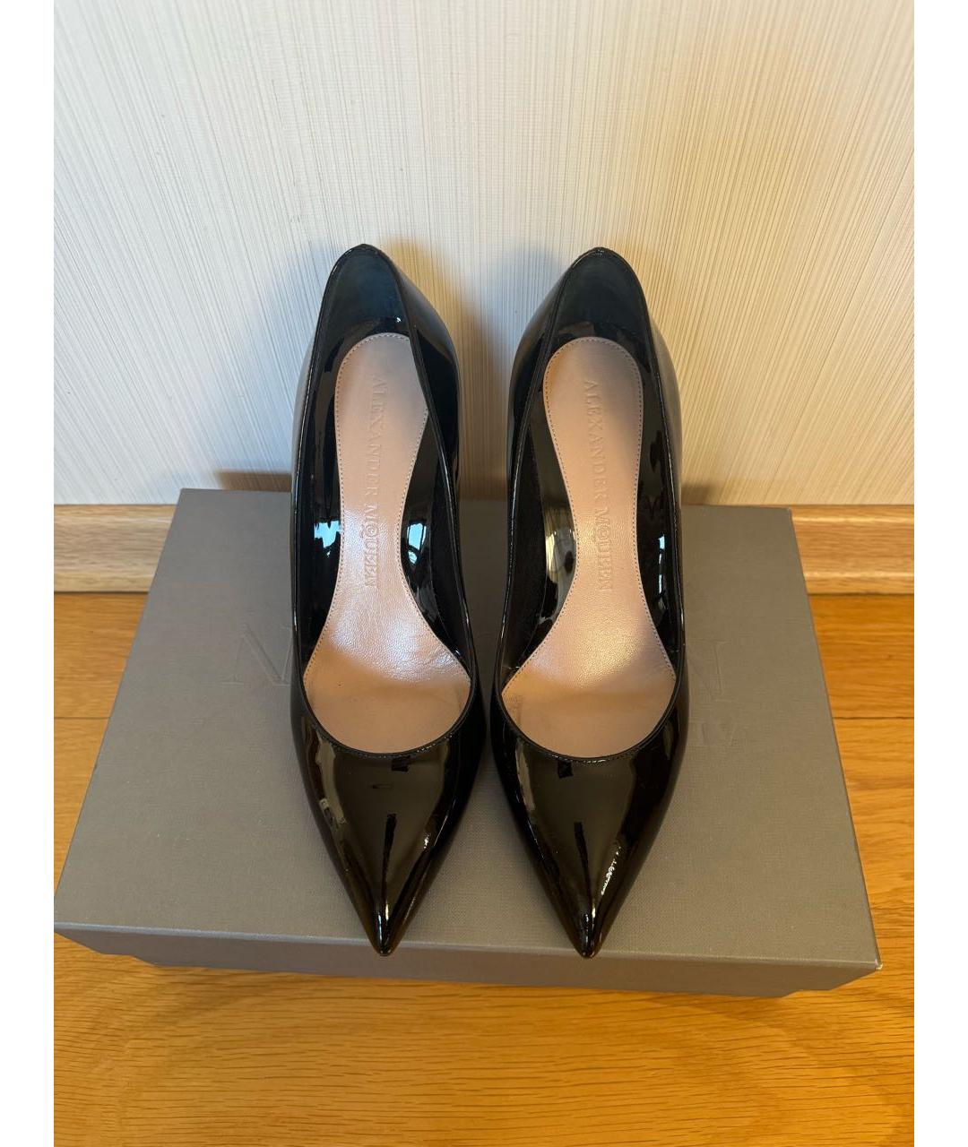 ALEXANDER MCQUEEN Черные туфли из лакированной кожи, фото 2