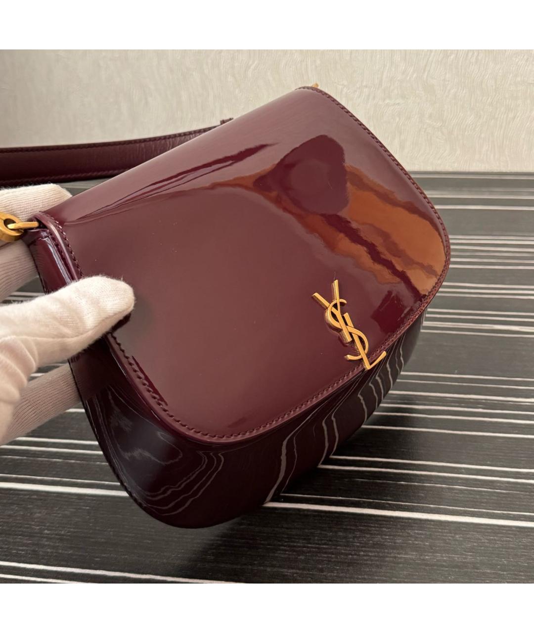 SAINT LAURENT Бордовая сумка через плечо из лакированной кожи, фото 2