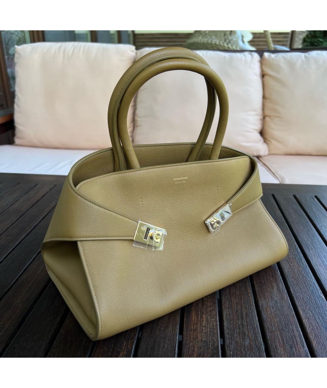 FERRAGAMO Кожаная сумка с короткими ручками, фото 9