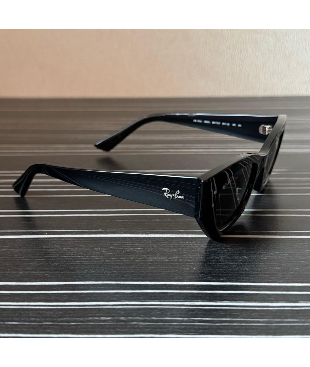 RAY BAN Черные пластиковые солнцезащитные очки, фото 2