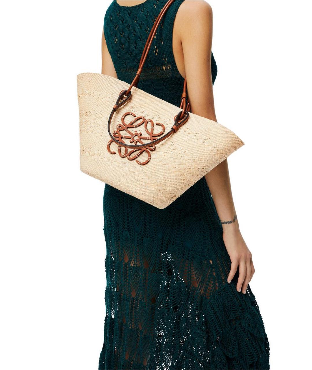 LOEWE Бежевая пелетеная сумка тоут, фото 4