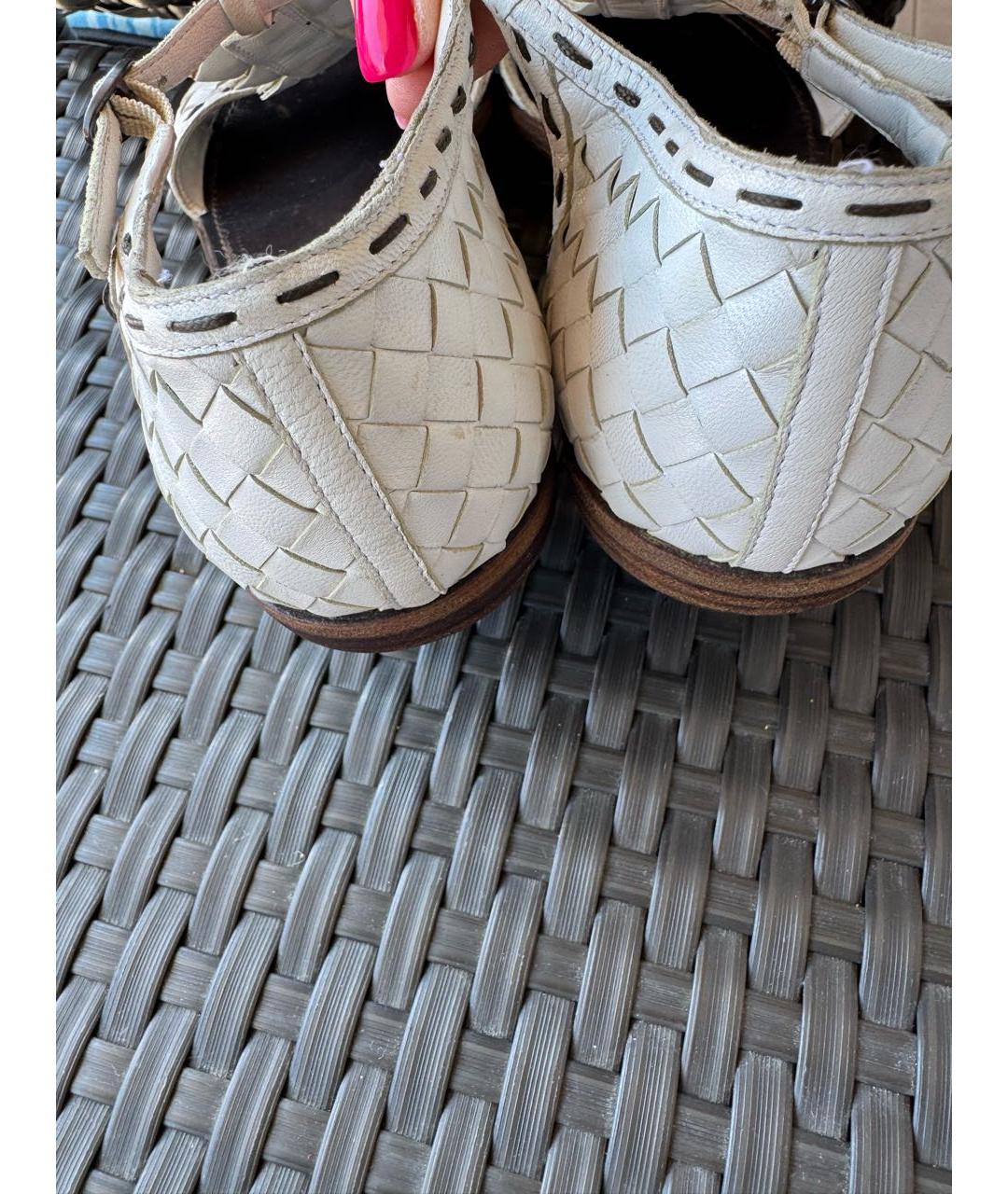 BOTTEGA VENETA Белые кожаные сандалии, фото 3