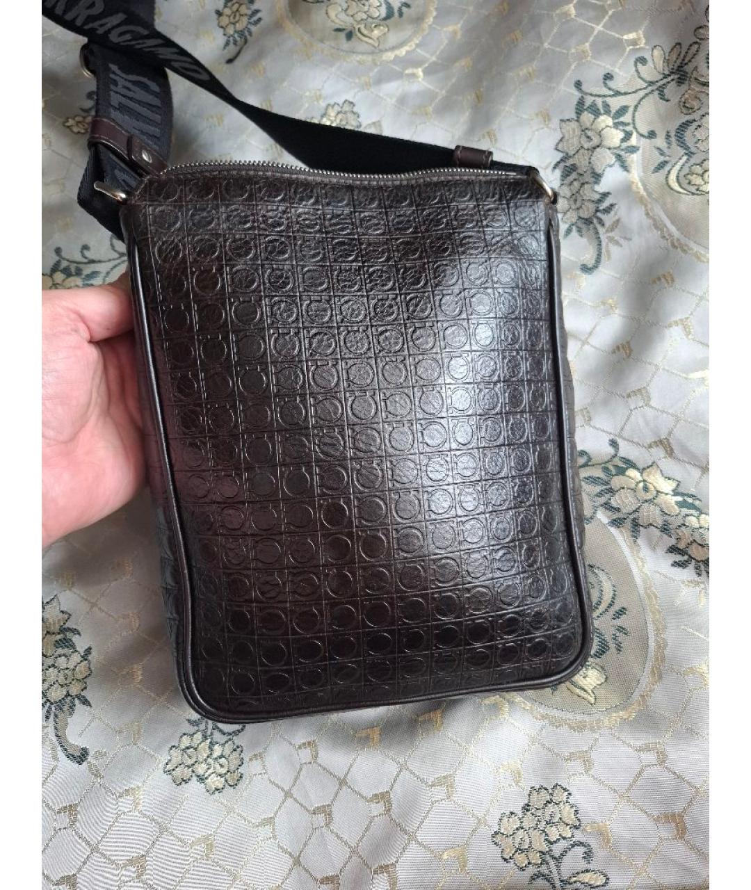 FERRAGAMO Коричневая кожаная сумка на плечо, фото 2
