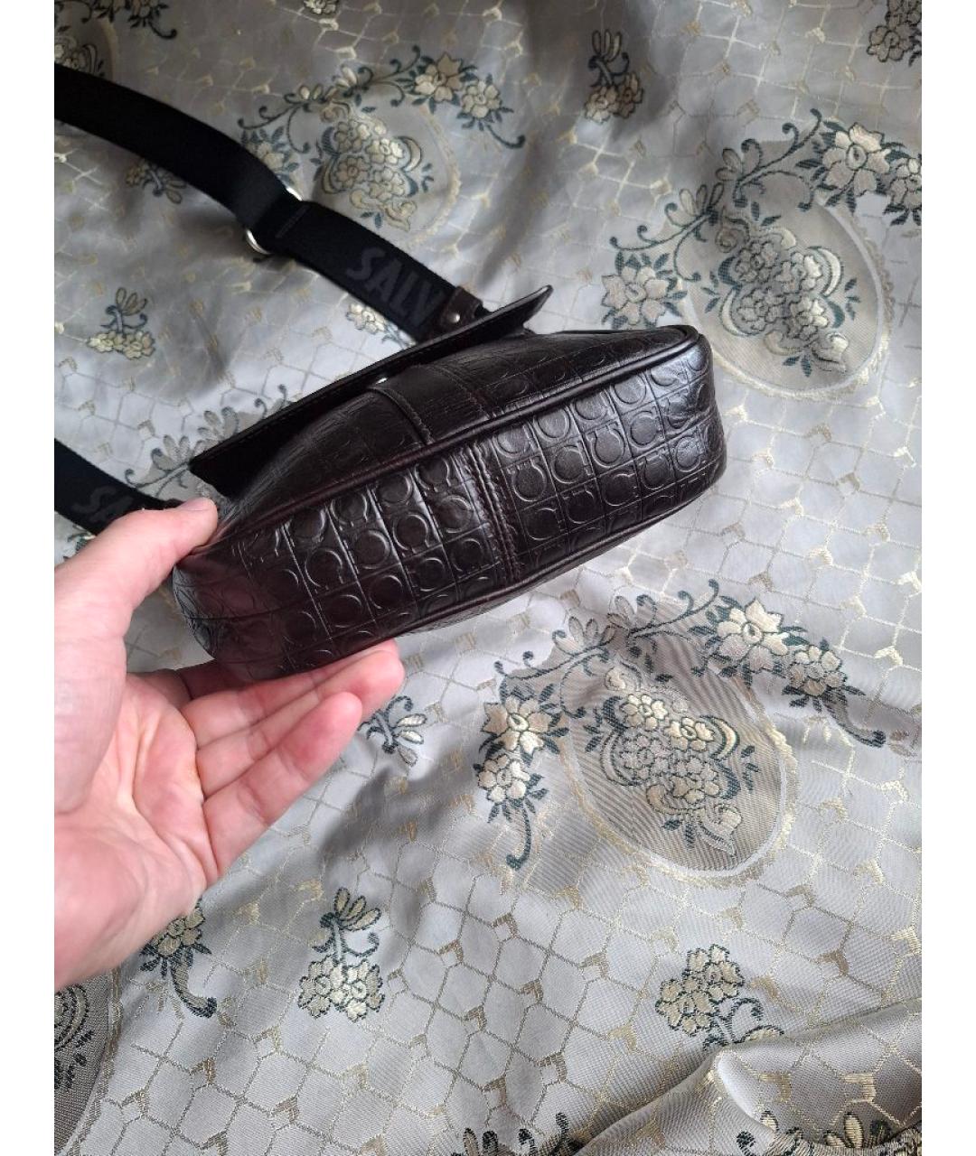 FERRAGAMO Коричневая кожаная сумка на плечо, фото 4
