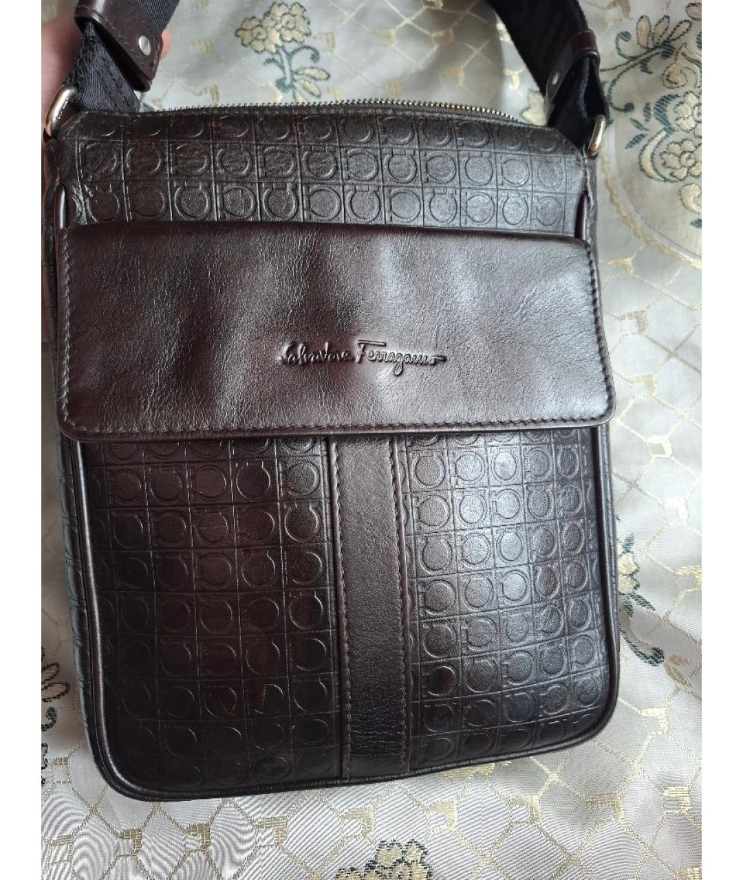 FERRAGAMO Коричневая кожаная сумка на плечо, фото 8