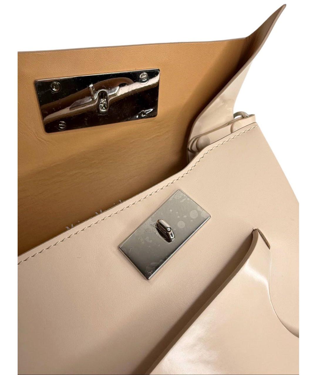 MAISON MARGIELA Бежевая сумка через плечо из лакированной кожи, фото 6