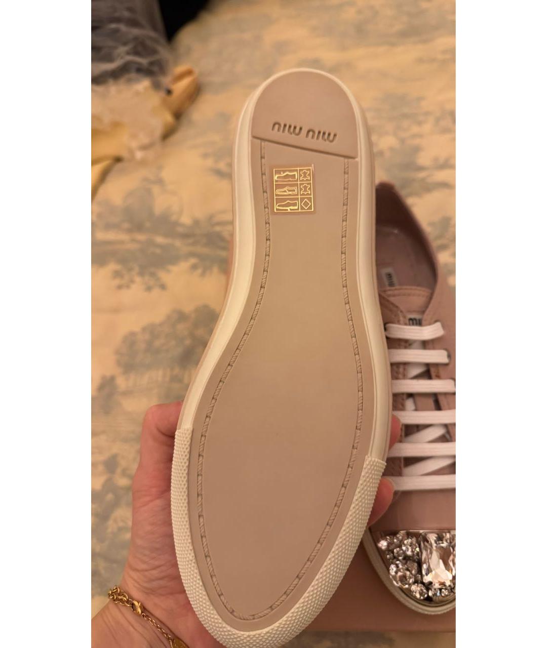 MIU MIU Бежевые кеды из лакированной кожи, фото 5
