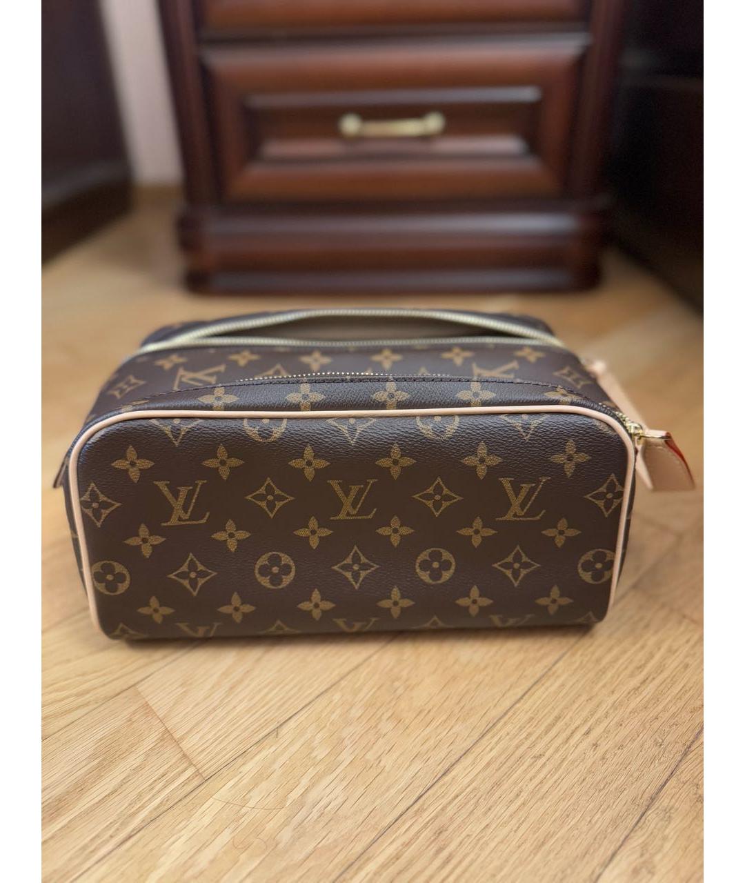 LOUIS VUITTON Коричневая кожаная косметичка, фото 3