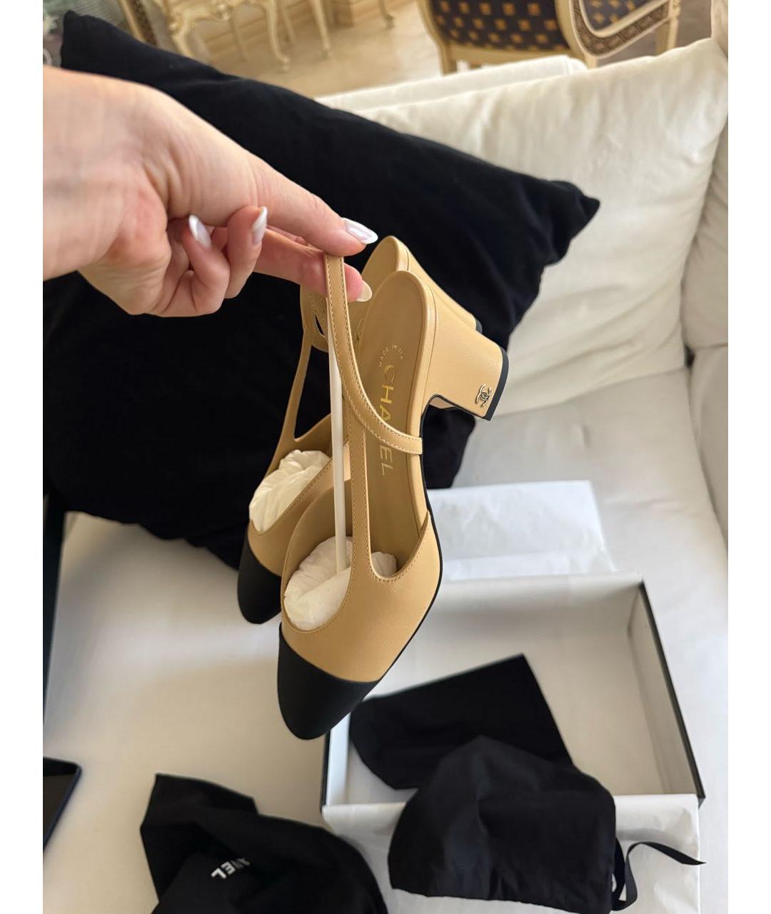 CHANEL Бежевые кожаные лодочки на низком каблуке, фото 3