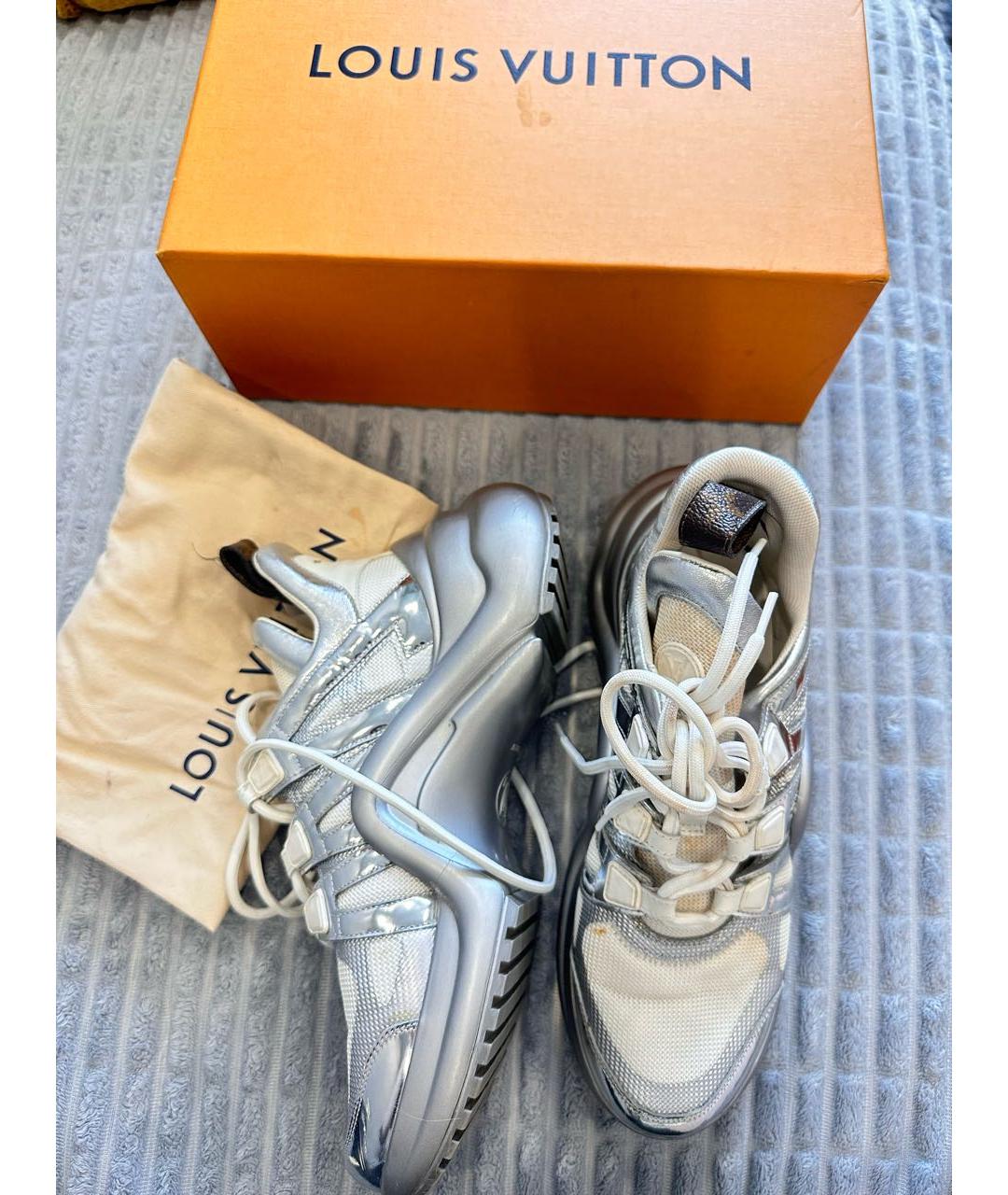 LOUIS VUITTON Серебряные кожаные кроссовки, фото 2