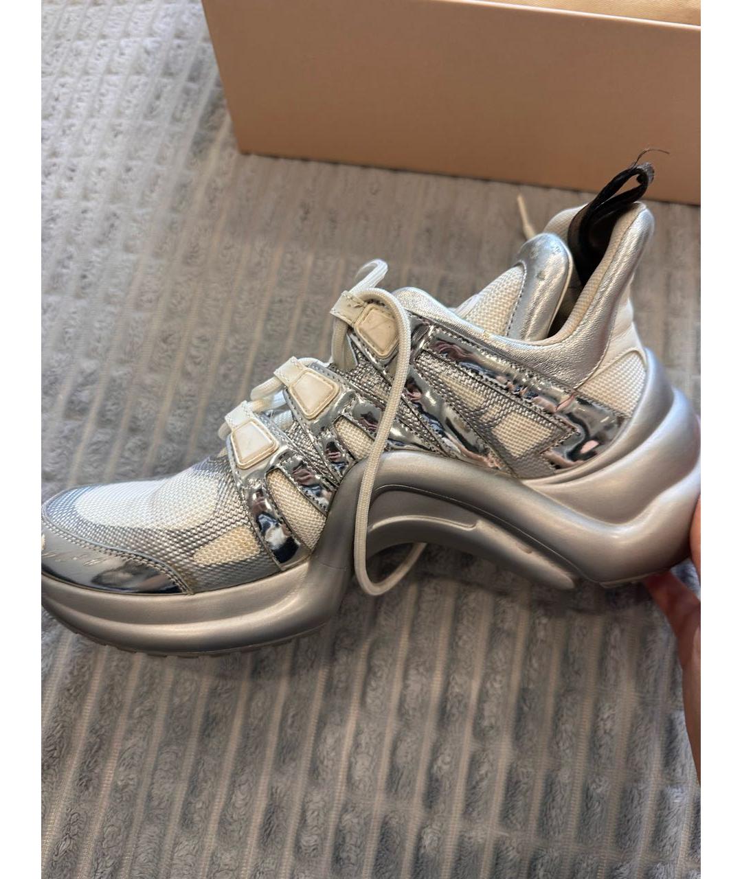 LOUIS VUITTON Серебряные кожаные кроссовки, фото 9