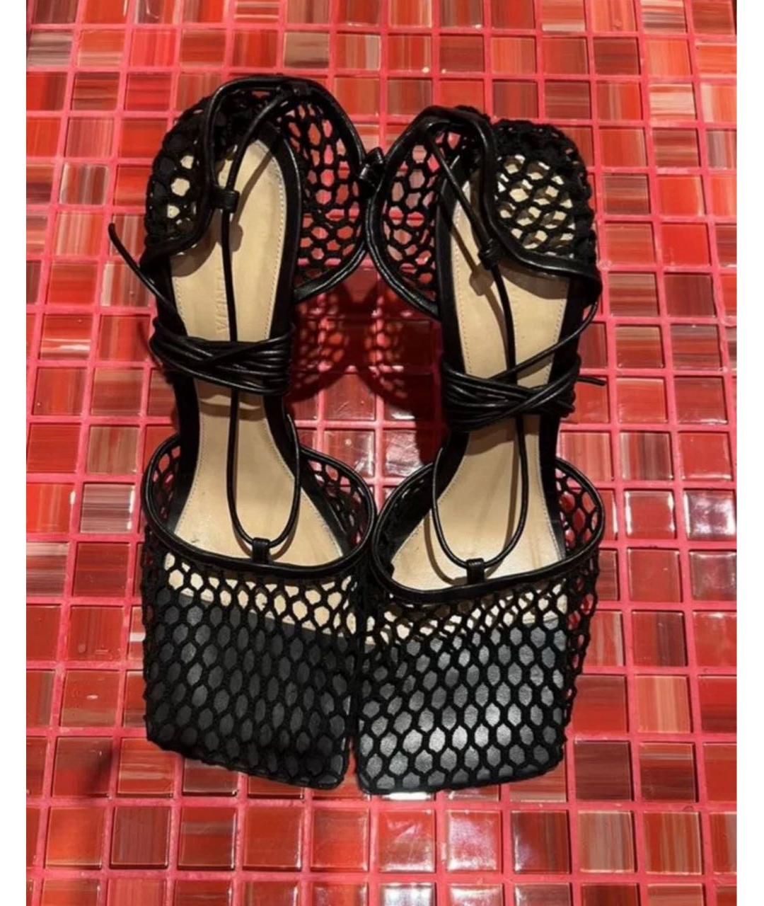 BOTTEGA VENETA Черные кожаные босоножки, фото 2